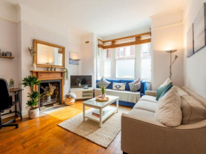 Pass the Keys Lovely Apartment in Battersea